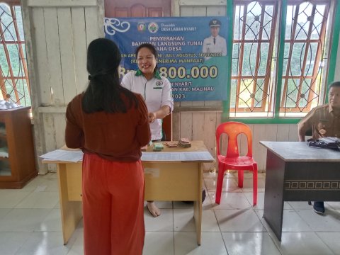 PEMBAGIAN BLT KEPADA WARGA