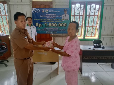 PEMBAGIAN BLT KEPADA WARGA
