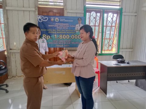 PEMBAGIAN BLT KEPADA WARGA