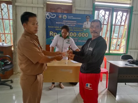 PEMBAGIAN BLT KEPADA WARGA