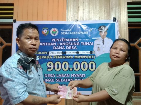 PEMBAGIAN BLT KEPADA WARGA