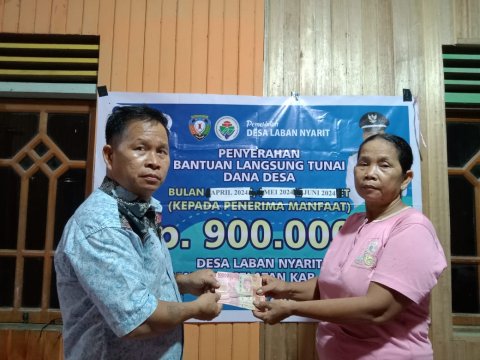 PEMBAGIAN BLT KEPADA WARGA