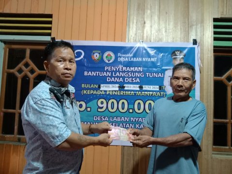 PEMBAGIAN BLT KEPADA WARGA