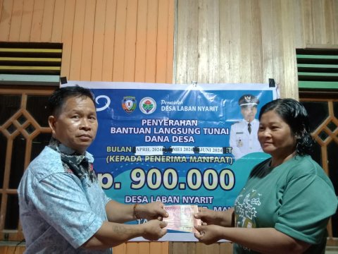 PEMBAGIAN BLT KEPADA WARGA