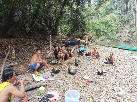 GOTONG ROYONG MENCARI KAS GEREJA