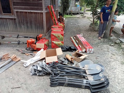 PEMBAGIAN ALAT TANI