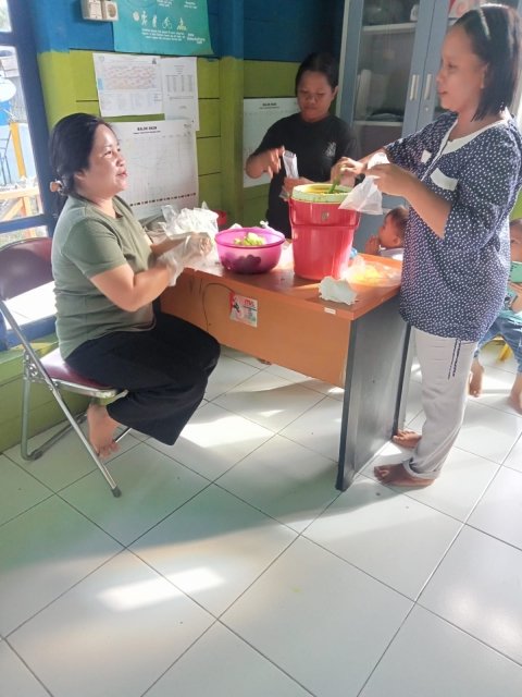 PEMBERIAN MAKAN TAMBAHAN DAN PENGECEKAN KESEHATAN 