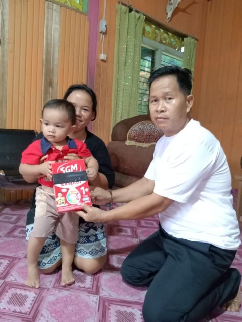 PEMBERIAN MAKAN TAMBAHAN DAN PENGECEKAN KESEHATAN 