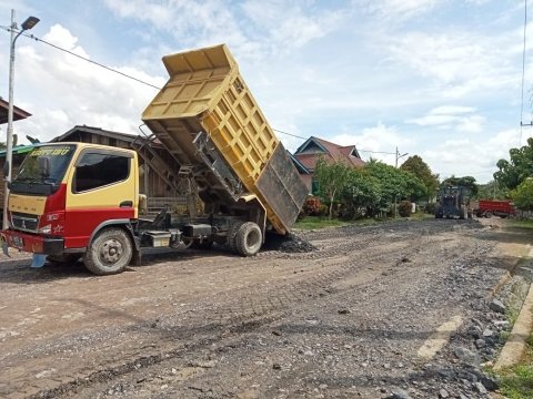 PENIMBUNAN JALAN LINGKUNGAN DESA